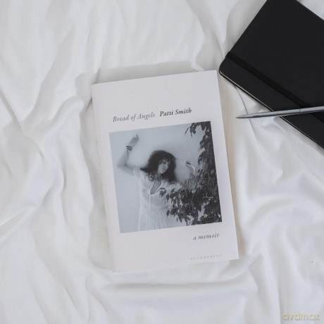 Bread of Angels: a memoir - Patti Smith [KSIĄŻKA]