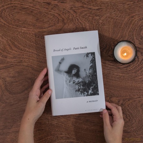 Bread of Angels: a memoir - Patti Smith [KSIĄŻKA]