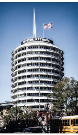 Capitol Gains: Exposing the Conflict Between The Beatles and the Record Label that Made Them - Andrew Cook [KSIĄŻKA]