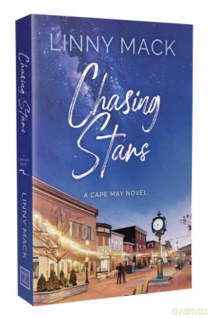 Chasing Stars: A Friends to Lovers, Later in Life, Small Town Romance (Volume 2) (Cape May) - Linny Mack [KSIĄŻKA]