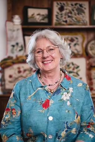 Crewelwork Then and Now: Exploring traditional designs and contemporary stitching - Hazel Blomkamp [KSIĄŻKA]