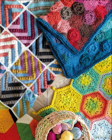 Crochet Modular Blankets: 18 mixed motif designs that play with shape and scale - Rachele Carmona [KSIĄŻKA]