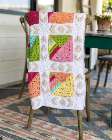 Crochet Modular Blankets: 18 mixed motif designs that play with shape and scale - Rachele Carmona [KSIĄŻKA]