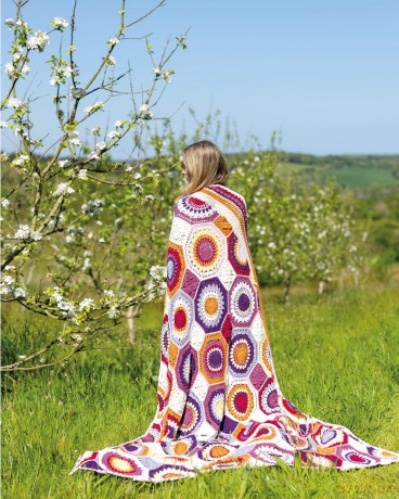 Crochet Modular Blankets: 18 mixed motif designs that play with shape and scale - Rachele Carmona [KSIĄŻKA]
