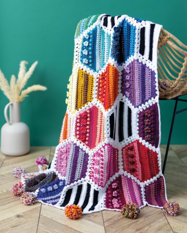 Crochet Modular Blankets: 18 mixed motif designs that play with shape and scale - Rachele Carmona [KSIĄŻKA]