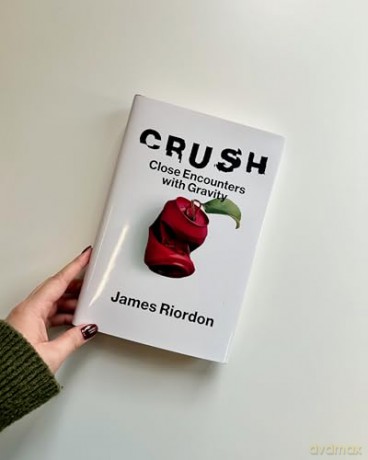 Crush: Close Encounters with Gravity - James Riordon [KSIĄŻKA]