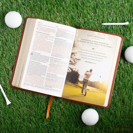 CSB In His Grip Golfer's Bible, Brown LeatherTouch - CSB Bibles by Holman [KSIĄŻKA]