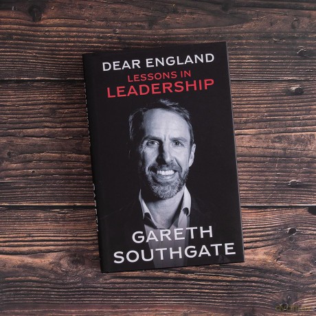 Dear England: Lessons in Leadership - Inspirational Wisdom from The Former England Football Manager - Gareth Southgate [KSIĄŻKA]