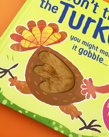 Don't Tickle the Turkey! (DON'T TICKLE Touchy Feely Sound Books): Interactive Touch And Feel Sensory Animal Adventure Sound Book - Sam Taplin [KSIĄŻKA]
