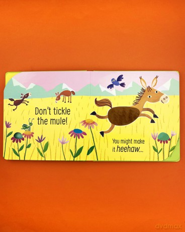 Don't Tickle the Turkey! (DON'T TICKLE Touchy Feely Sound Books): Interactive Touch And Feel Sensory Animal Adventure Sound Book - Sam Taplin [KSIĄŻKA]