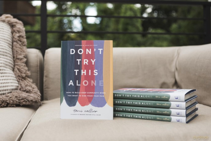 Don't Try This Alone: How to Build Deep Community When You Want to Hide from Your Pain - Toni Collier [KSIĄŻKA]