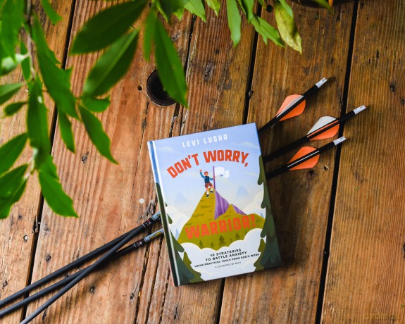 Don't Worry, Warrior!: 10 Strategies to Battle Anxiety Using Practical Tools from God's Word - Levi Lusko [KSIĄŻKA]