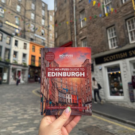 Edinburgh Travel Guide Book - The No Fuss Guide To Edinburgh (Travel Friendly) - Robbie Roams [KSIĄŻKA]