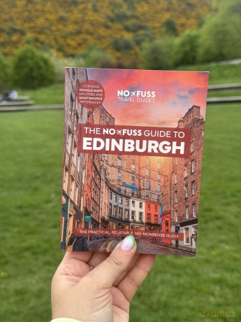 Edinburgh Travel Guide Book - The No Fuss Guide To Edinburgh (Travel Friendly) - Robbie Roams [KSIĄŻKA]