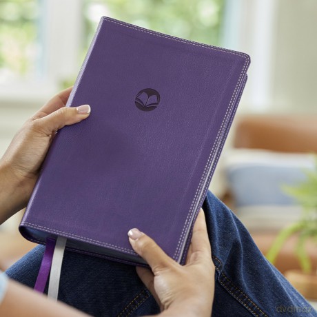 Enduring Word Study Bible: Pastoral Commentary from Every Chapter of the Bible (NKJV, Purple Leathersoft, Red Letter, Comfort Print) - Thomas Nelson [KSIĄŻKA]