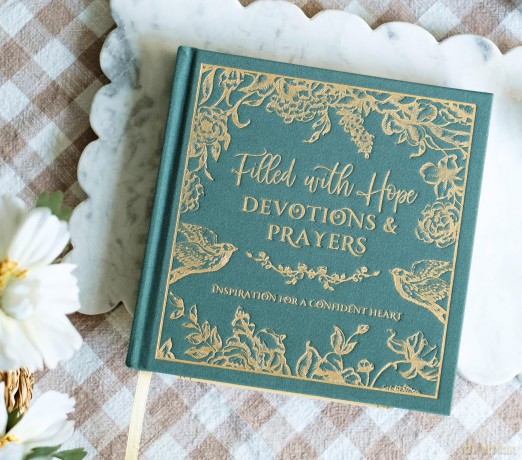 Filled with Hope Devotions and Prayers: Inspiration for a Confident Heart: Inspiration for an Expectant Heart - Jessie Fioritto [KSIĄŻKA]