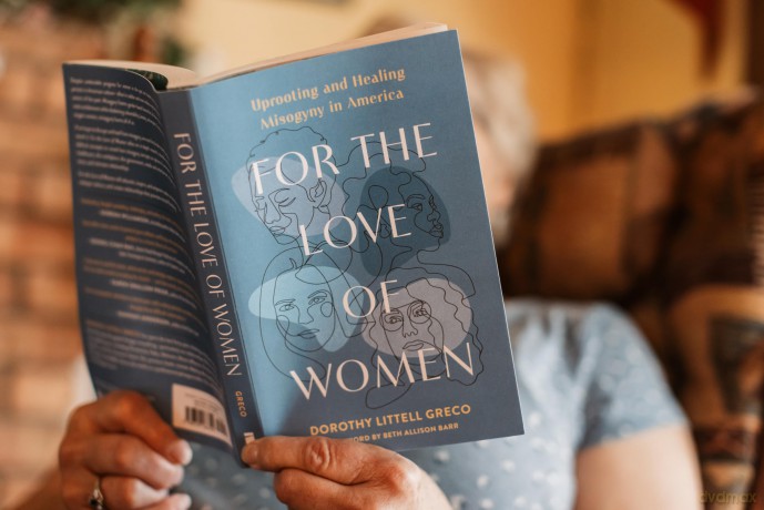 For the Love of Women: Uprooting and Healing Misogyny in America - Dorothy Littell Greco [KSIĄŻKA]