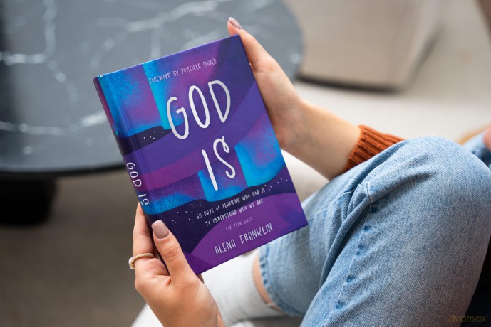 God Is: 60 Days of Learning Who God Is to Understand Who We Are - Alena Franklin [KSIĄŻKA]