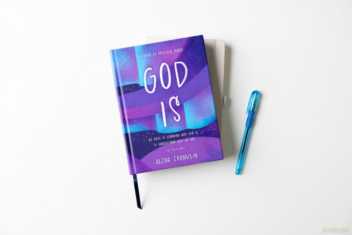 God Is: 60 Days of Learning Who God Is to Understand Who We Are - Alena Franklin [KSIĄŻKA]