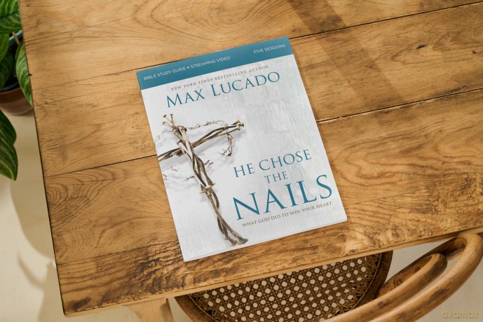 He Chose the Nails Bible Study Guide + Streaming Video, Updated Edition: What God Did to Win Your Heart - Max Lucado [KSIĄŻKA]
