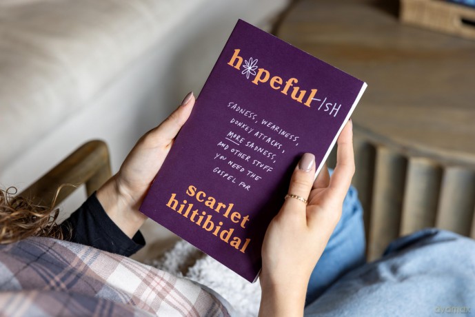 Hopeful-ish: Sadness, Weariness, Donkey Attacks, More Sadness, and Other Stuff You Need the Gospel for - Scarlet Hiltibidal [KSIĄŻKA]