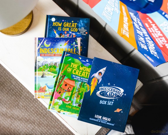 Indescribable Kids Box Set with Poster (Indescribable, How Great Is Our God, The Wonder of Creation): Includes 3 Devotionals About God and Science! - Louie Giglio [KSIĄŻKA]