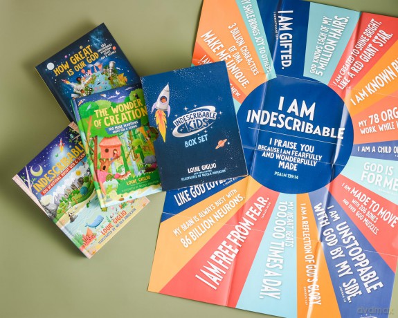 Indescribable Kids Box Set with Poster (Indescribable, How Great Is Our God, The Wonder of Creation): Includes 3 Devotionals About God and Science! - Louie Giglio [KSIĄŻKA]
