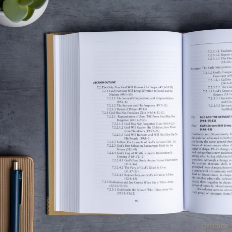Isaiah 40-66: The Christian Standard Commentary - Gary V. Smith [KSIĄŻKA]