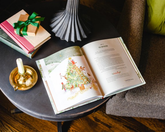 Jesus Listens for Christmas: 25 Prayers and Devotions for Kids - Sarah Young [KSIĄŻKA]