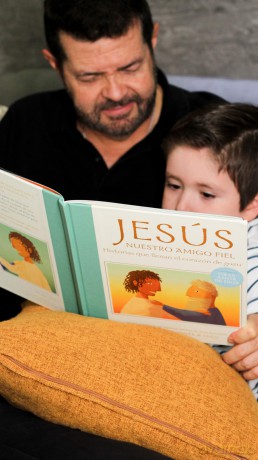 Jesús, nuestro amigo fiel: Historias que llenan el corazón de gozo (La historia del gran amor de Dios) - Sally Lloyd-Jones [KSIĄŻKA]