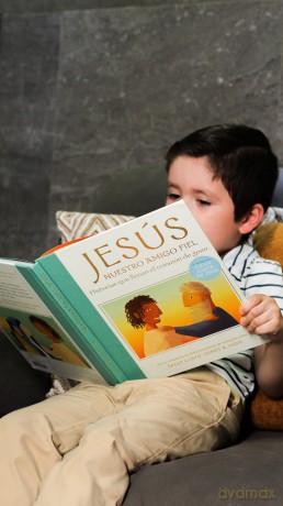 Jesús, nuestro amigo fiel: Historias que llenan el corazón de gozo (La historia del gran amor de Dios) - Sally Lloyd-Jones [KSIĄŻKA]