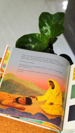 Jesús, nuestro amigo fiel: Historias que llenan el corazón de gozo (La historia del gran amor de Dios) - Sally Lloyd-Jones [KSIĄŻKA]