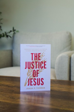 Justice of Jesus, The: Reimagining Your Church's Life Together to Pursue Liberation and Wholeness - Joash P. Thomas [KSIĄŻKA]