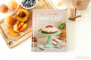 Keep Your Fork, There's Pie!: Saving Room for the 75 Best Pie Recipes You'll Ever Eat: Serve Up a Slice of the Sweet Life with 75 Family Recipes for Delicious Pies, Desserts, and More! - Tara Royer Steele [KSIĄŻKA]