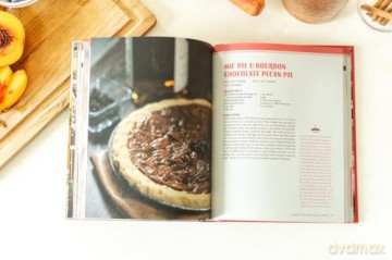Keep Your Fork, There's Pie!: Saving Room for the 75 Best Pie Recipes You'll Ever Eat: Serve Up a Slice of the Sweet Life with 75 Family Recipes for Delicious Pies, Desserts, and More! - Tara Royer Steele [KSIĄŻKA]