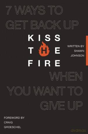 Kiss the Fire | Softcover: 7 Ways to Get Back Up When You Want to Give Up - Shawn Johnson [KSIĄŻKA]
