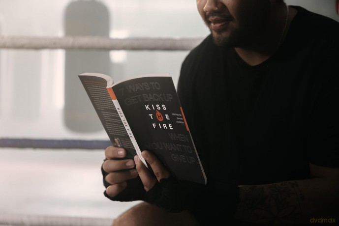 Kiss the Fire | Softcover: 7 Ways to Get Back Up When You Want to Give Up - Shawn Johnson [KSIĄŻKA]