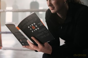 Kiss the Fire | Softcover: 7 Ways to Get Back Up When You Want to Give Up - Shawn Johnson [KSIĄŻKA]