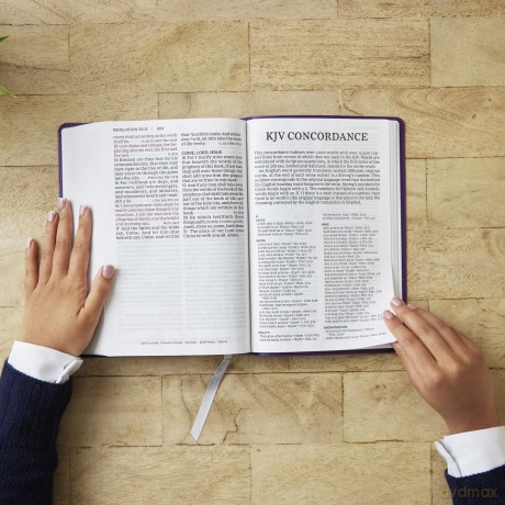 KJV Giant Print End-of-Verse Reference Bible, Black Leathersoft, Red Letter, Comfort Print - Thomas Nelson [KSIĄŻKA]