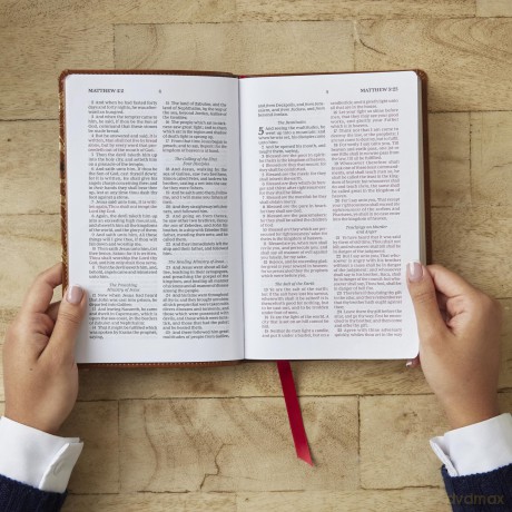 KJV, Personal Size New Testament, Black Genuine Leather, Red Letter, Comfort Print - Thomas Nelson [KSIĄŻKA]