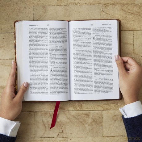KJV, Personal Size New Testament, Black Genuine Leather, Red Letter, Comfort Print - Thomas Nelson [KSIĄŻKA]