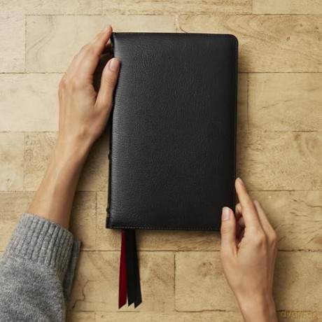 KJV, Personal Size Reference Bible, Sovereign Collection, Black Premium Goatskin Leather, Premier Collection, Comfort Print: Holy Bible, King James Version - Thomas Nelson [KSIĄŻKA]