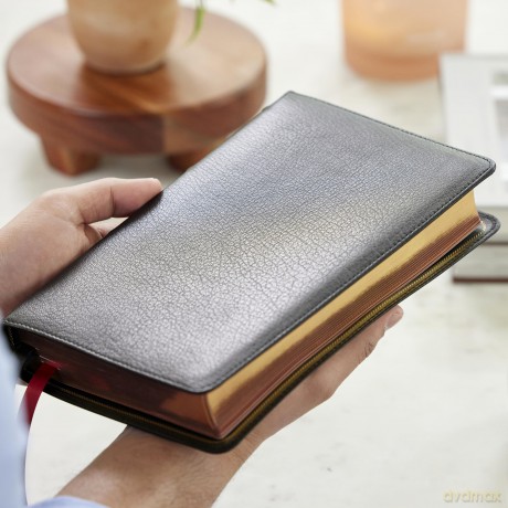 KJV, Personal Size Reference Bible, Sovereign Collection, Black Premium Goatskin Leather, Premier Collection, Comfort Print: Holy Bible, King James Version - Thomas Nelson [KSIĄŻKA]