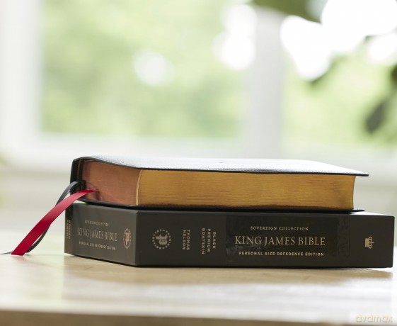 KJV, Personal Size Reference Bible, Sovereign Collection, Black Premium Goatskin Leather, Premier Collection, Comfort Print: Holy Bible, King James Version - Thomas Nelson [KSIĄŻKA]