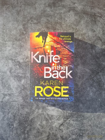 Knife in the Back: the brand new page-turner from the queen of suspense (The New Orleans Series) - Karen Rose [KSIĄŻKA]