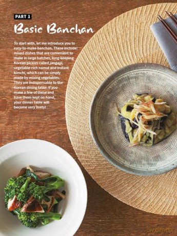 Korean Banchan Recipes: 100 Authentic Side Dishes from Japchae and Pancheon to Kimchi and Namul - Nobuko Kitasaka [KSIĄŻKA]