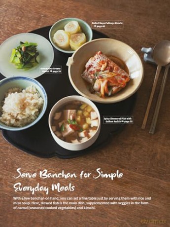 Korean Banchan Recipes: 100 Authentic Side Dishes from Japchae and Pancheon to Kimchi and Namul - Nobuko Kitasaka [KSIĄŻKA]
