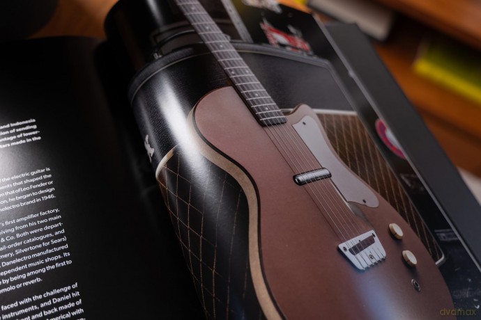Legendary Guitars: Explore the World's Most Exceptional Guitars - Julien Bitoun [KSIĄŻKA]