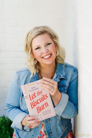 Let the Biscuits Burn: Cultivating Real-Life Hospitality in a World Craving Connection - Abby Kuykendall [KSIĄŻKA]