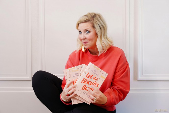 Let the Biscuits Burn: Cultivating Real-Life Hospitality in a World Craving Connection - Abby Kuykendall [KSIĄŻKA]